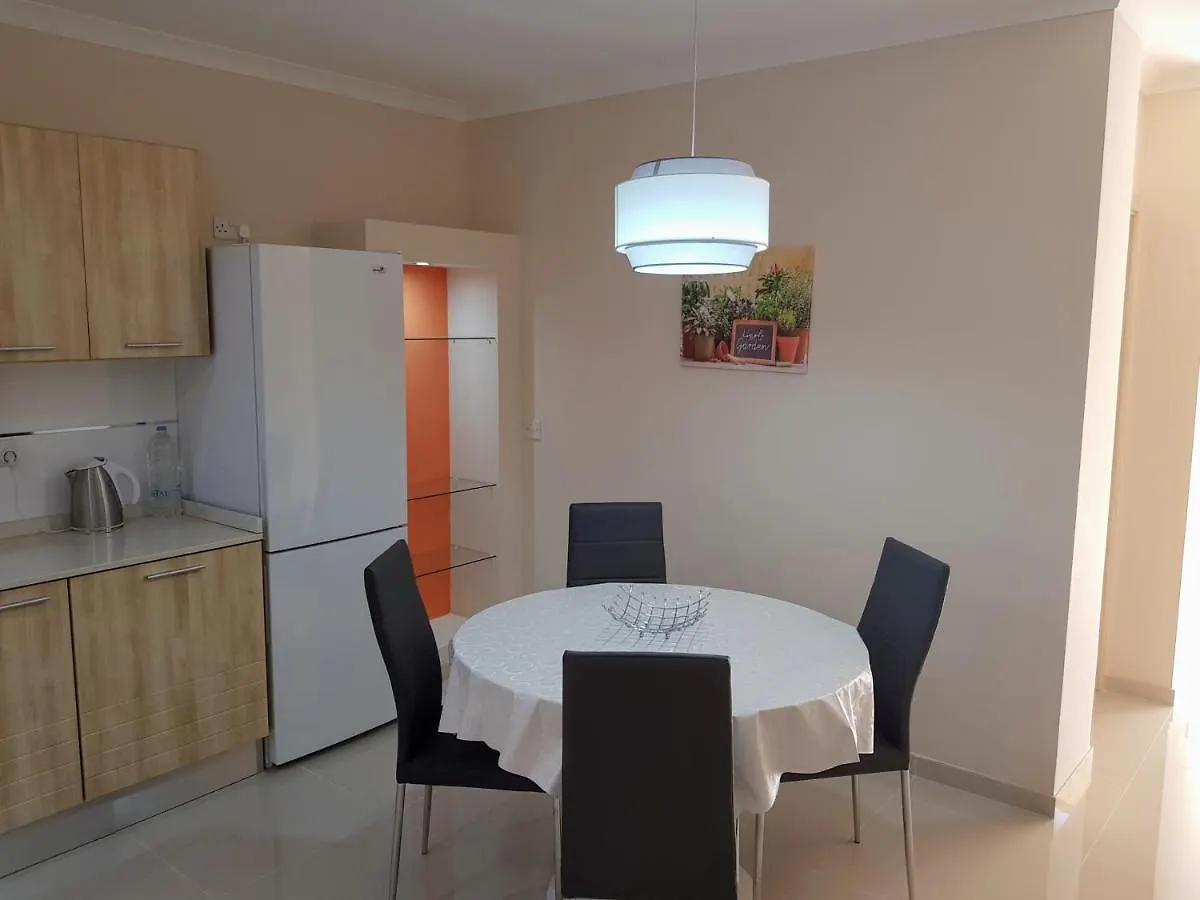 Apartment Charming Apartment-Wifi-Sleeps 5 Marsaskala