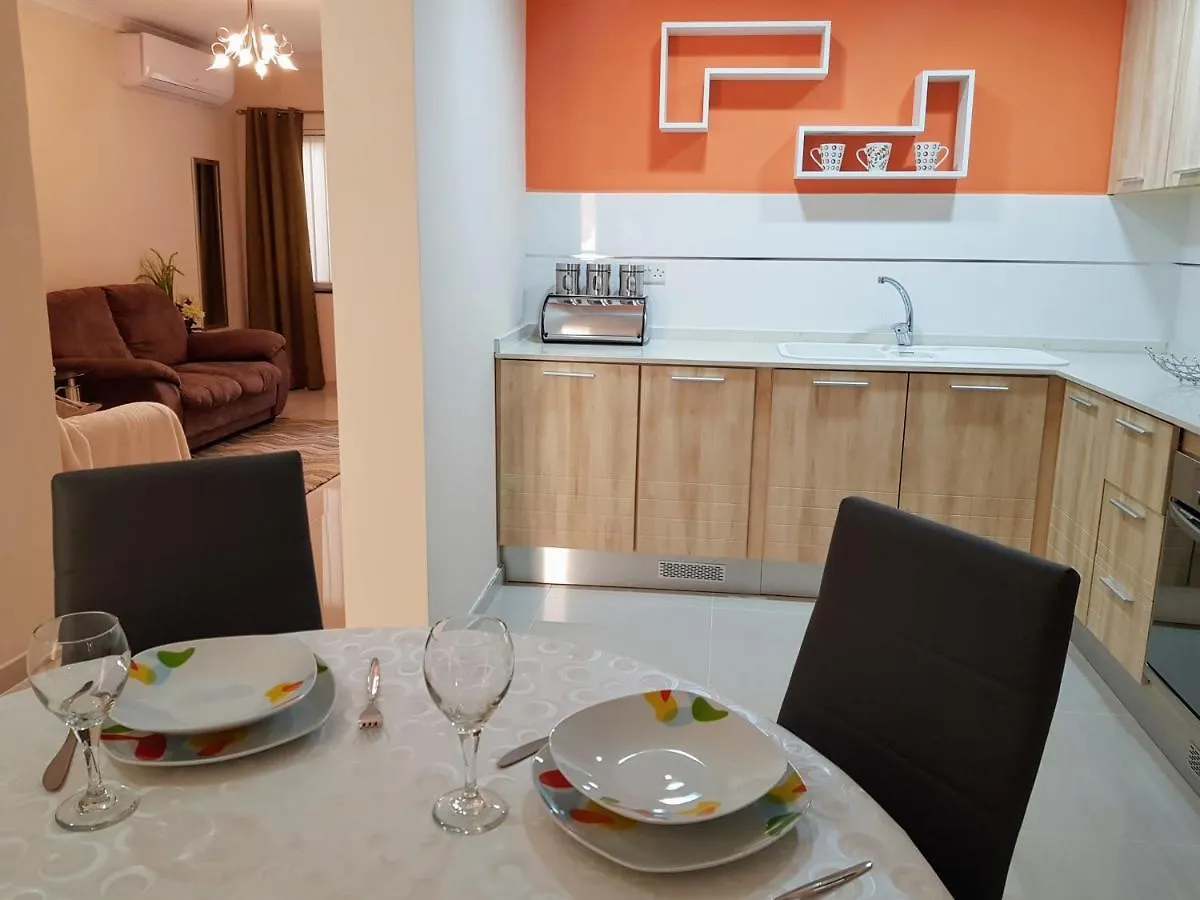 Charming Apartment-Wifi-Sleeps 5 马尔萨斯卡拉 公寓