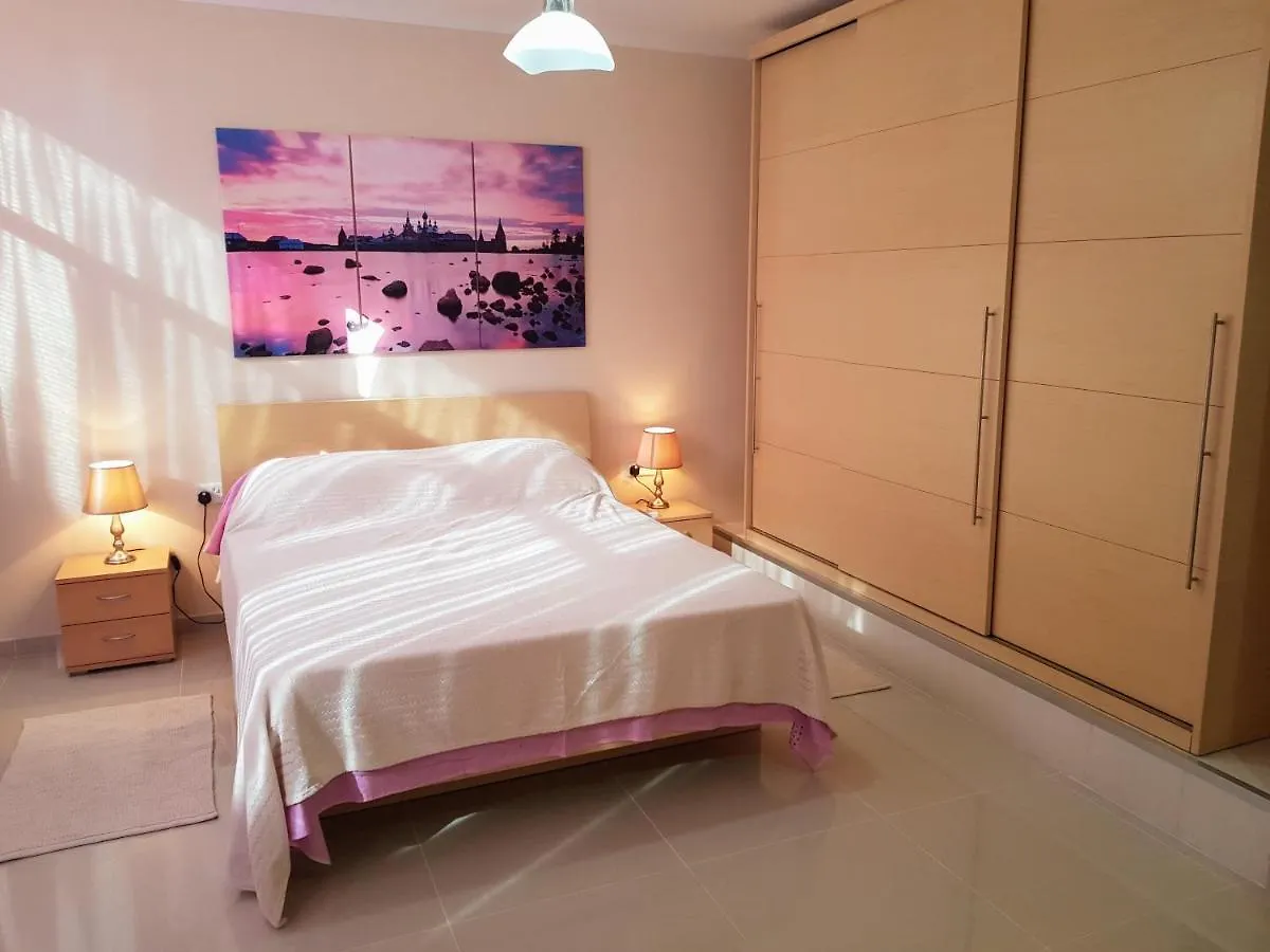 Charming Apartment-Wifi-Sleeps 5 Marsaskala Apartment